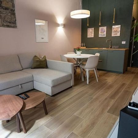 קומו Alloggio Del 1400 Nel Cuore Del Centro Storico A 2 Min Dal Porto E Con 2 Bici Gratuite מראה חיצוני תמונה