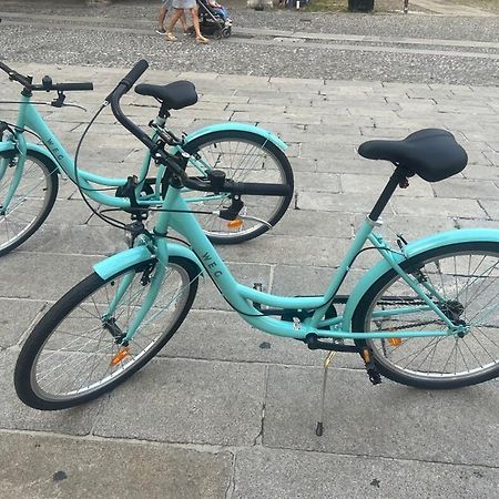 קומו Alloggio Del 1400 Nel Cuore Del Centro Storico A 2 Min Dal Porto E Con 2 Bici Gratuite מראה חיצוני תמונה