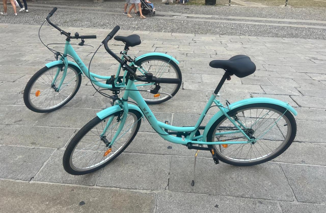 קומו Alloggio Del 1400 Nel Cuore Del Centro Storico A 2 Min Dal Porto E Con 2 Bici Gratuite מראה חיצוני תמונה