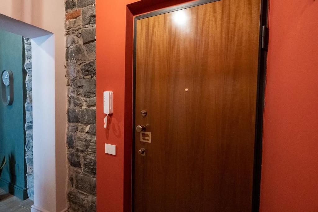 קומו Alloggio Del 1400 Nel Cuore Del Centro Storico A 2 Min Dal Porto E Con 2 Bici Gratuite מראה חיצוני תמונה
