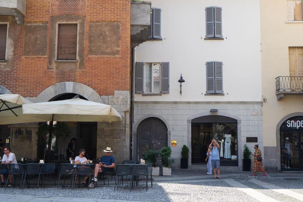 קומו Alloggio Del 1400 Nel Cuore Del Centro Storico A 2 Min Dal Porto E Con 2 Bici Gratuite מראה חיצוני תמונה