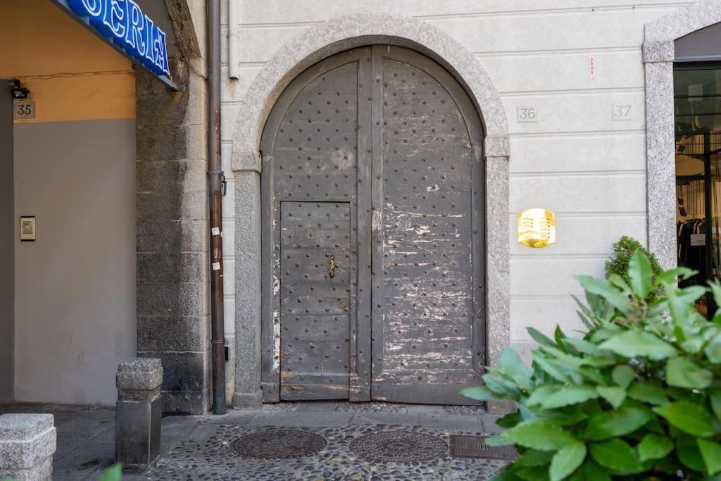 קומו Alloggio Del 1400 Nel Cuore Del Centro Storico A 2 Min Dal Porto E Con 2 Bici Gratuite מראה חיצוני תמונה