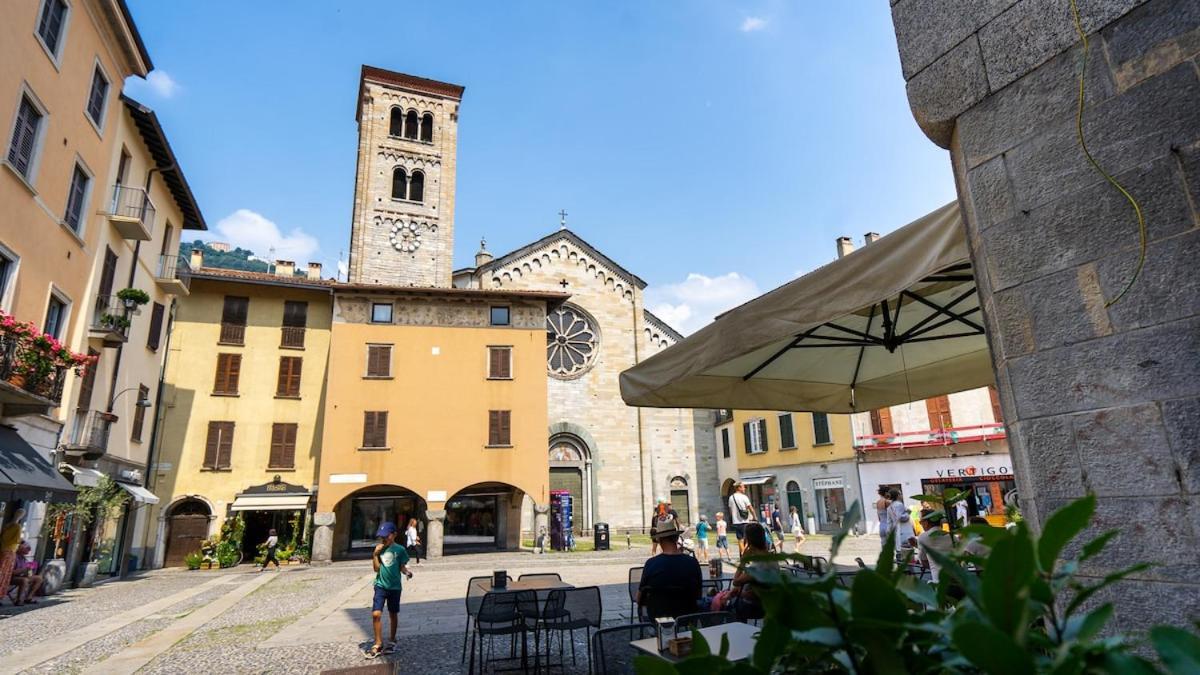 קומו Alloggio Del 1400 Nel Cuore Del Centro Storico A 2 Min Dal Porto E Con 2 Bici Gratuite מראה חיצוני תמונה