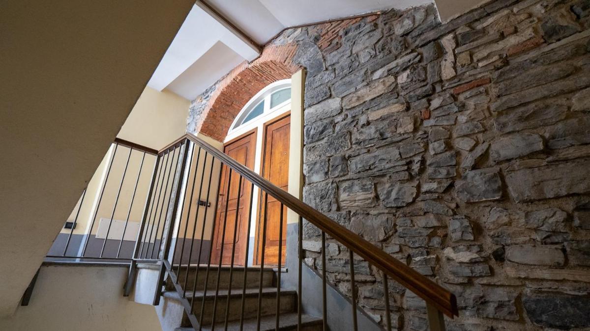 קומו Alloggio Del 1400 Nel Cuore Del Centro Storico A 2 Min Dal Porto E Con 2 Bici Gratuite מראה חיצוני תמונה